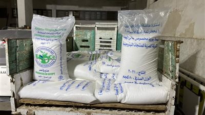 ضبط أسمدة محظور بيعها خارج الجمعيات الزراعية بالفيوم (صور)