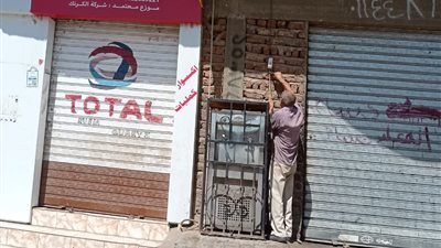 بعد مصرع طفلة صعقًا.. رئيس مدينة أرمنت يشن حملة لفصل الكهرباء عن 