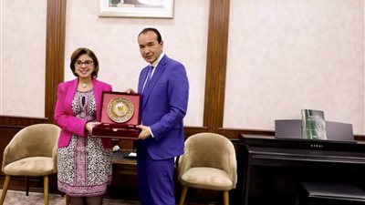 السفيرة المصرية في طشقند تبحث مع وزير الثقافة تعزيز التعاون المُشترك