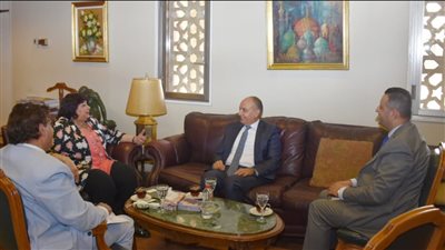 وزيرة الثقافة تبحث مع السفير الأردني سبل تعزيز التعاون الفكري والفني بين البلدين 