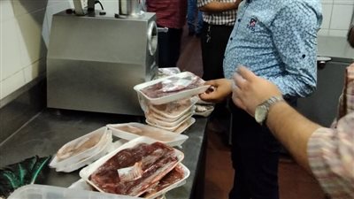 محاضر وجنح بسبب مخالفات ضد منشآت ومطاعم ومقاهي في حملة وسط الإسكندرية 