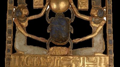 مصدر: المتحف المصري بالتحرير يضم قلادات لملوك غير توت عنخ آمون (خاص)