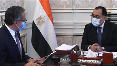 رئيس الوزراء يتابع ملفات عمل وزارة السياحة
