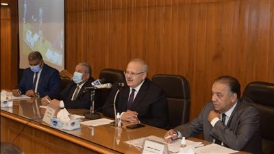 رئيس جامعة القاهرة يفتتح ندوة 