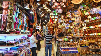 تؤثر على المنتج المصري.. شعبة السياحة: المنتجات الصينية اقتحمت الأسواق السياحية