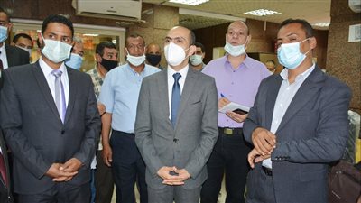 نائب محافظ سوهاج يتفقد سير العمل بالمراكز التكنولوجية بأخميم (صور)