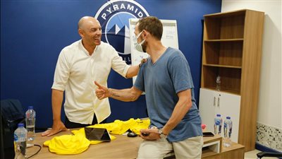 جلسة ودية بين جونياس وأروابارينا قبل الرحيل عن بيراميدز