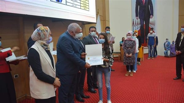 تكريم اوائل الشهادة