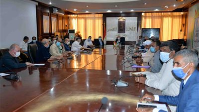 محافظ الأقصر يوجه نقابة النقل بالتنسيق مع مجلس المدينة لترخيص 