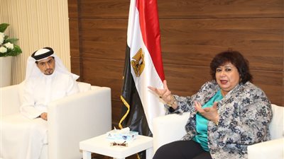 وزيرة الثقافة تناقش مع رئيس هيئة الشارقة للكتاب مشروعات التعاون المستقبلية