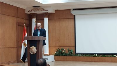 محافظ بورسعيد يحذر رؤساء الأحياء من الحفر بالشوارع التي تم رصفها