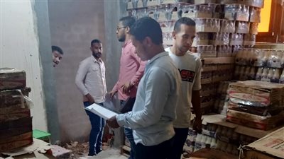 ضبط 3700 لتر و173 كيلو من المواد الغذائية المغشوشة بأسوان 