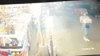 تتبع سائق لفتاة الملك الصالح للتحرش بها (فيديو)