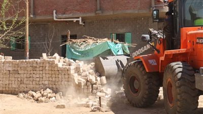 الأجهزة التنفيذية بالمنيا تواصل إزالة التعديات على الأراضي الزراعية وأملاك الدولة