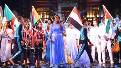 يضم 36 ابنًا من دور الرعاية الاجتماعية.. 