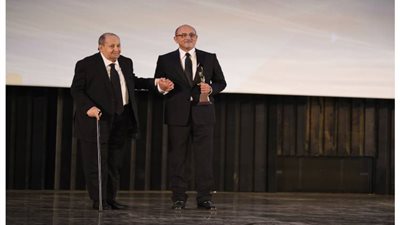 تواضع في اللقاء الأول ولحظات فارقة في الرحيل.. أبرز مواقف جمعت شريف عرفة ووحيد حامد