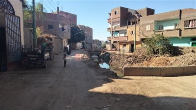 أهالي أخميم بسوهاج يطالبون بتغطية ترعة ساحل محروس بسبب انتشار الأمراض (صور وفيديو)