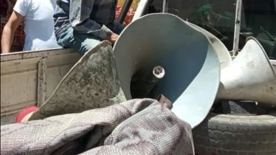 تسبب إزعاج للمواطنين.. مجلس مدينة كفر الدوار يصادر 6 مكبرات صوت من الباعة الجائلين (صور)