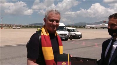 وسط استقبال أسطوري.. جوزيه مورينيو يصل إلى العاصمة الإيطالية