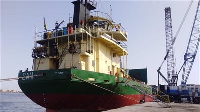 تفريغ 2900 طن رخام بميناء غرب بورسعيد