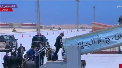 السيسي يصعد إلى الفرقاطة سجم الجلالة التابعة لقاعدة 3 يوليو البحرية