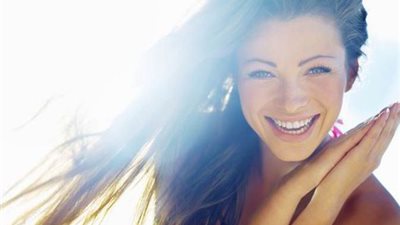 منهم عدم غسل الشعر.. تعرف على أسرار الحفاظ على الشعر في الصيف