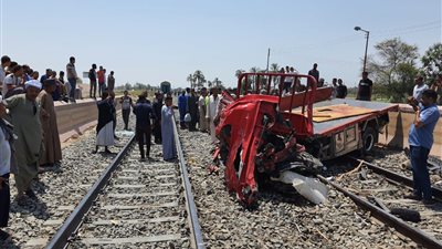 تفاصيل جديدة حول حادث تصادم قطار بسيارة نقل في قنا