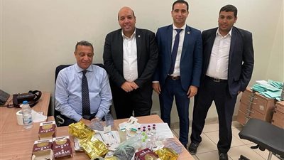 ضبط راكب بمطار القاهرة قادم من الشيشان لمحاولته تهريب أدوية بعبوات شاي