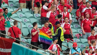 الأمن الأذربيجاني يمنع رفع علم 