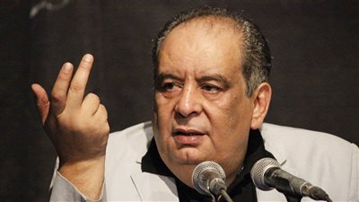 يوسف زيدان حول فيلم أصحاب ولا أعز: إلى متى سيبقى هؤلاء المرضى؟