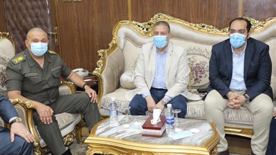 محافظ المنوفية يلتقي وفد الشركة الوطنية للمقاولات لبحث مستجدات مول العاصمة 