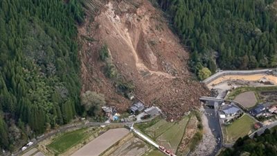 كارثة طبيعية تتسبب في اختفاء 80 منزلًا باليابان (فيديو)