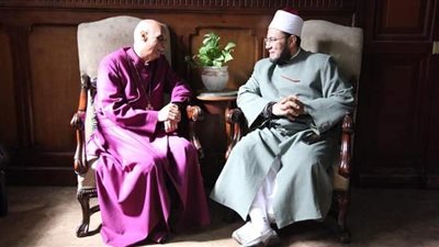 أمين عام بيت العائلة ووكيل البابا يقدمان التهنئة لرئيس الكنيسة الإنجليكانية بعد تنصيبه مطرانًا