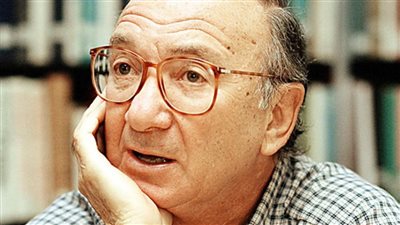 في ذكرى ميلاده.. أهم المعلومات عن الكاتب المسرحي نيل سيمون