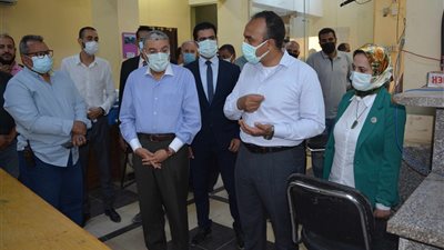 محافظ المنيا يتابع اشتراطات البناء داخل المركز التكنولوجي بأبوقرقاص