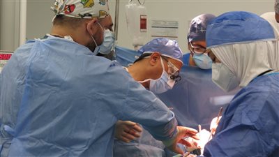 نجاح أول جراحة قلب عالية الدقة لإصلاح الصمام الأورطي بالتأمين الصحي الشامل في بورسعيد (صور) 