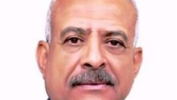 محافظ السويس اللواء