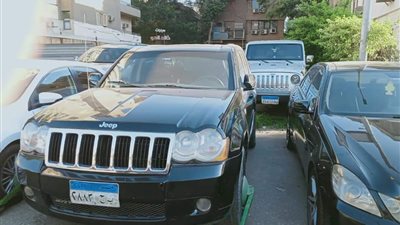  كلبشة سيارات المعارض المتعدية علي رصيف المشاة بالعجوزة في الجيزة 