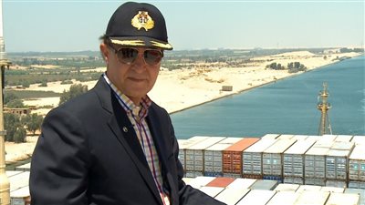 مهاب مميش: تعميق المجرى الملاحي لقناة السويس ليصل إلى 24 مترا