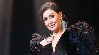 غادة عبد الرازق تعلن إصابتها بمتحور أوميكرون
