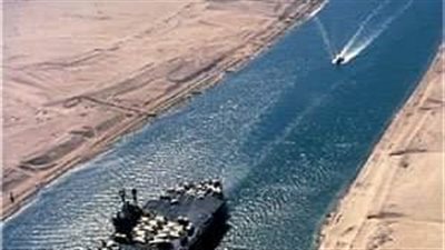 لأول مرة.. عبور حاملة الطائرات البريطانية 