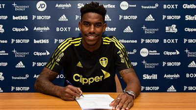 برشلونة يكشف قيمة عقد فيربو مع ليدز يونايتد ونسبة البيع المستقبلي