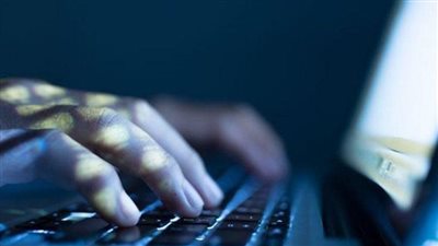 مُخرج شهير وضابط مفصول.. تفاصيل ابتزاز رجل أعمال والاستيلاء على 500 ألف دولار