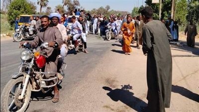 الأهالي يزفون سيدة بالزغاريد قبل دفنها بمدينة البصيلية بأسوان: ليها كرامات.. ونعشها زار الأولياء (صور وفيديو)