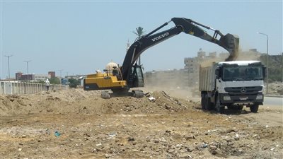 محافظ بورسعيد يتابع أعمال التطوير بشارع محمد سرحان بنطاق حي الزهور