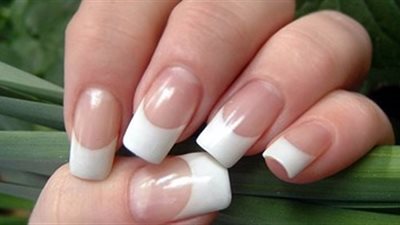 من بينها تقليل تعرض اليدين للماء.. 6 نصائح للحصول على أظافر قوية