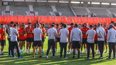 موسيماني يكشف لنجوم الأهلي نقاط قوة وضعف المقاولون