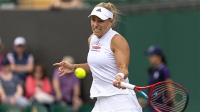 أنجليك كيربر تفوز على موتشوفا وتتأهل إلى نصف نهائي ويمبلدون