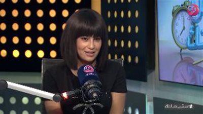 خافوا على أزواجهم من جمالها.. فنانة تونسية تروي تفاصيل تعدي جيرانها عليها (فيديو)