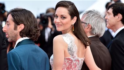 ماريون كوتيار ونجوم Annette في افتتاح مهرجان كان السينمائي (صور)